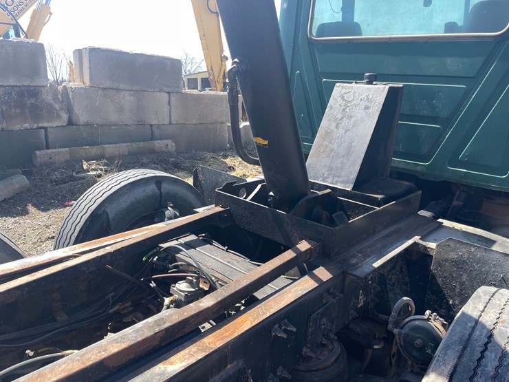 #4014-•-2013-quad-axle-mack-dump-truck-(has-wi-title)-image-157