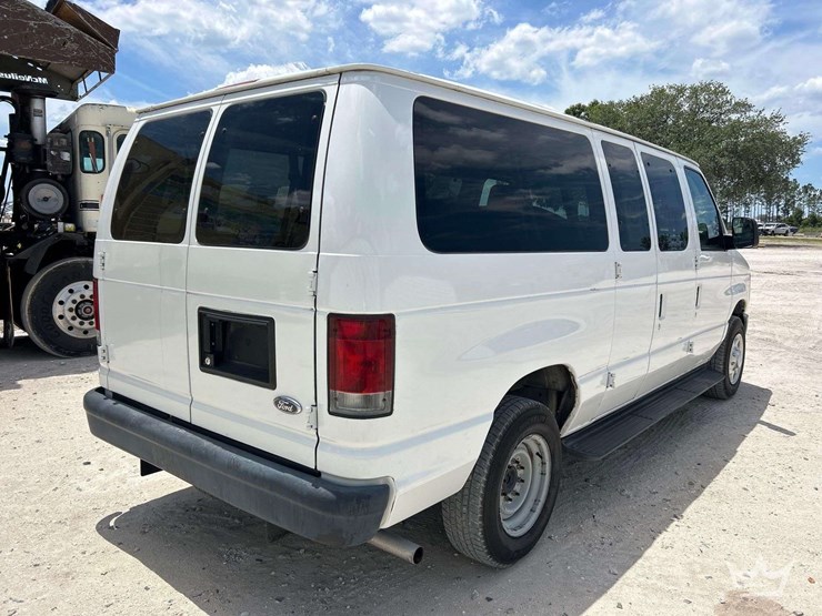 2011-ford-e250-image-3