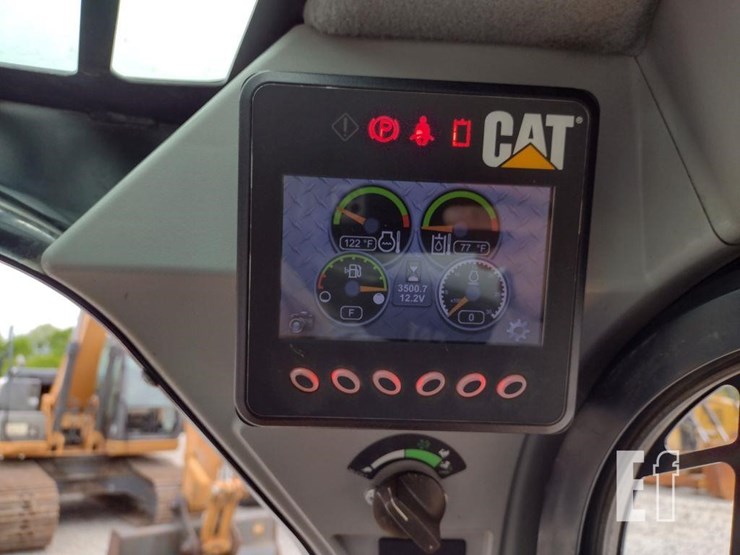 2016-caterpillar-246d-image-7