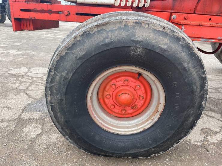 #4064-•-case-1370-tractor-image-12