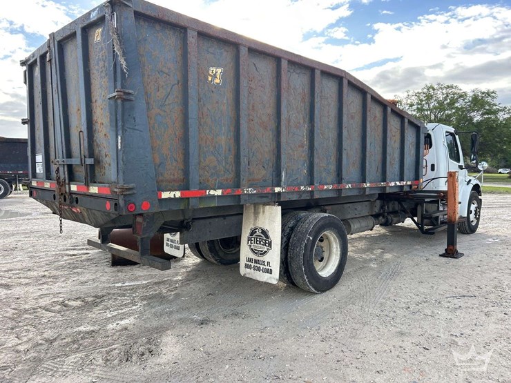 2015-freightliner-m2-106-image-3