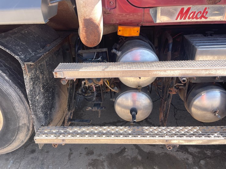 #4013-•-2000-quad-axle-mack-dump-truck-(has-wi-title)-image-42