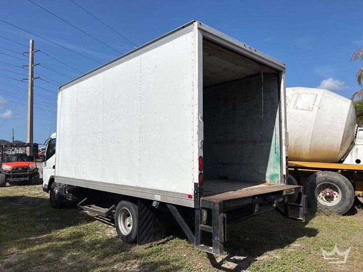2012-mitsubishi-fuso-fec72s-image-4