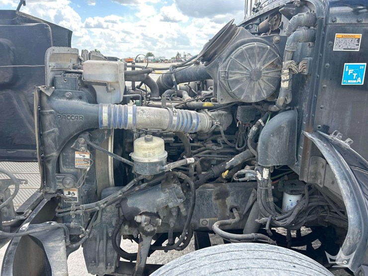 2016-peterbilt-348-image-7