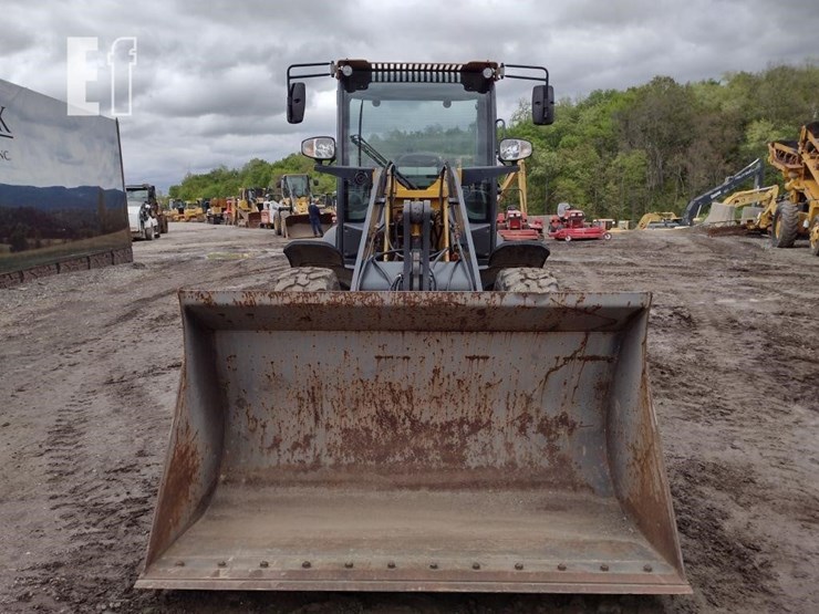 deere-204l-image-2