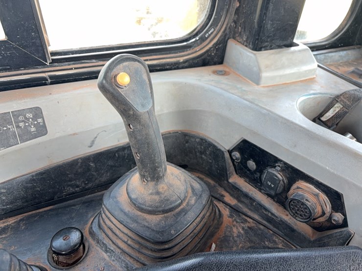 2016-caterpillar-d6t-image-21