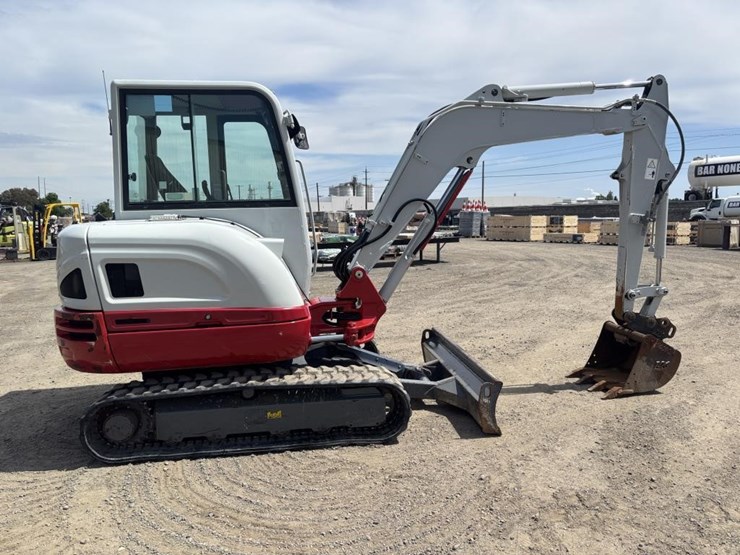 2020-takeuchi-tb240-image-7