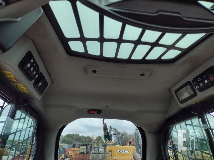 2016-caterpillar-246d-image-13
