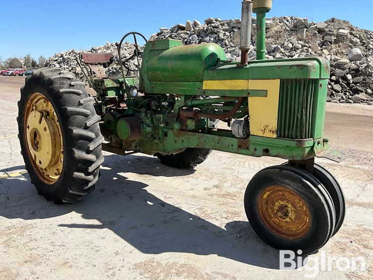 1958-john-deere-520-image-3