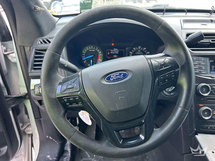 2017-ford-explorer-image-13