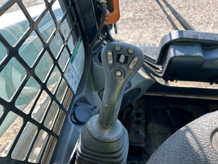 2017-bobcat-t590-image-25