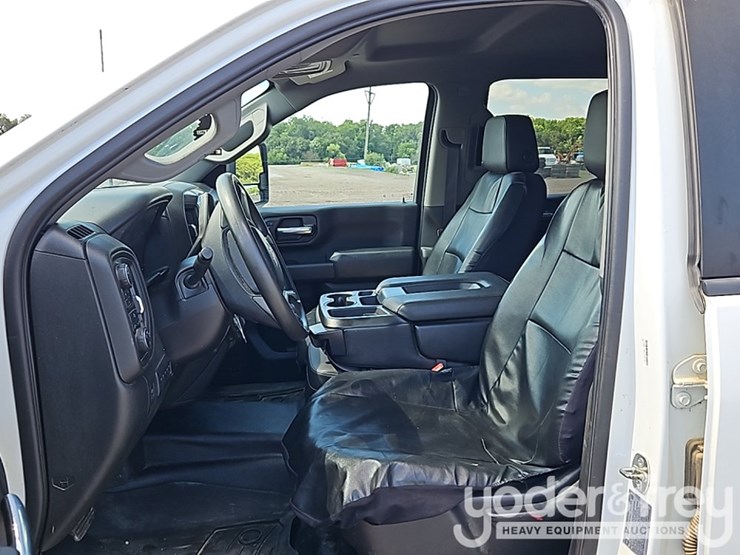 2022-chevrolet-3500hd-image-22