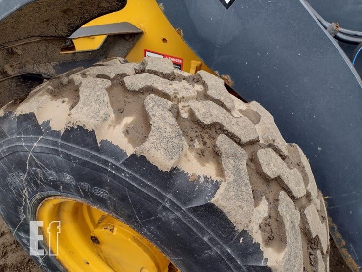 deere-204l-image-33