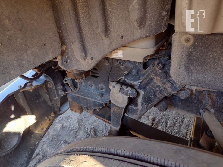 2015-freightliner-business-class-m2-106-image-20