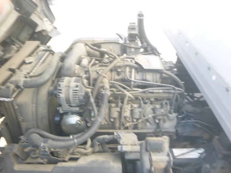 2013-isuzu-npr-image-15