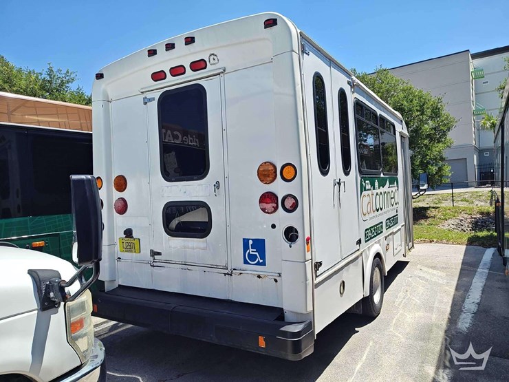 2017-ford-e450-image-3