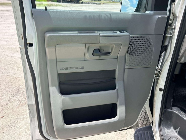 2011-ford-e250-image-10