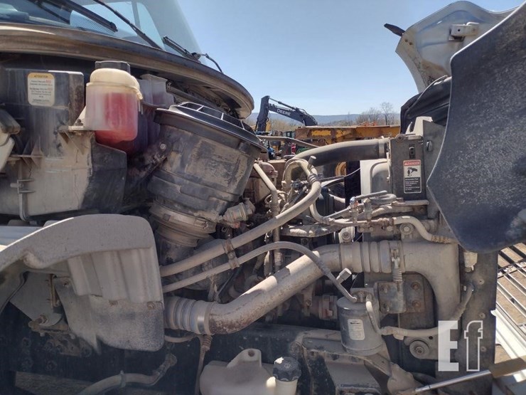 2015-freightliner-business-class-m2-106-image-30