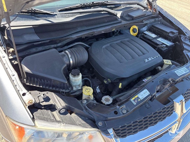 2014-dodge-grand-caravan-image-8