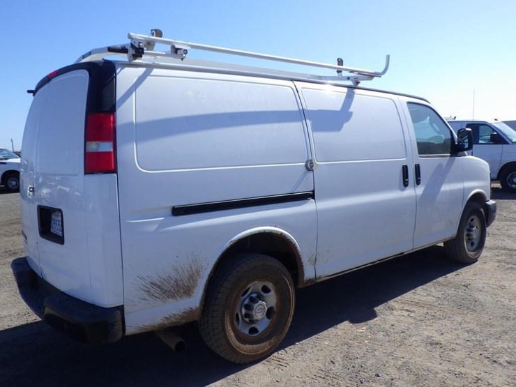 2016-chevrolet-express-2500-image-3