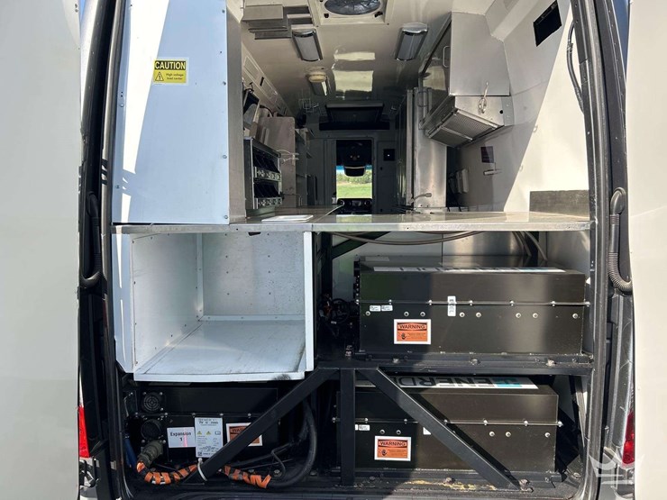 2021-mercedes-benz-sprinter-4500-image-19