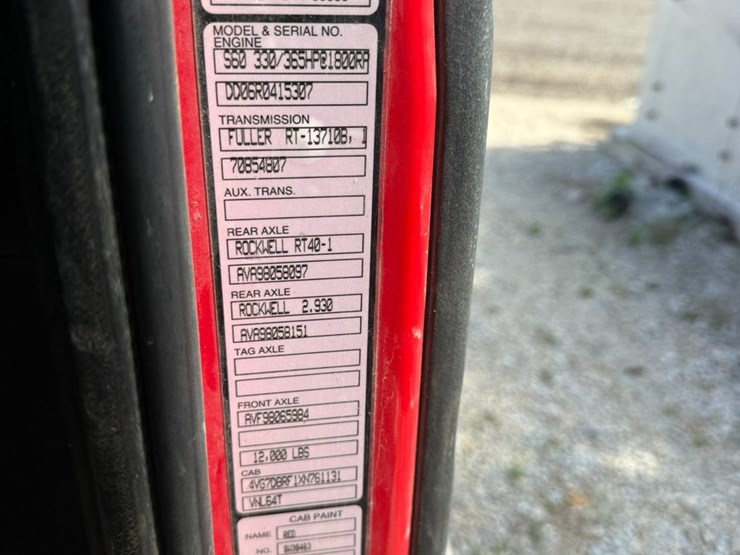 1999-volvo-vn-image-48
