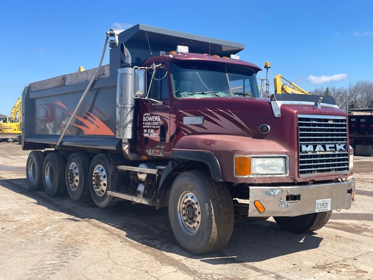#4013-•-2000-quad-axle-mack-dump-truck-(has-wi-title)-image-3