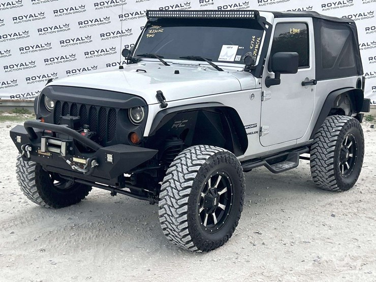 2011-jeep-wrangler-sport-image-1