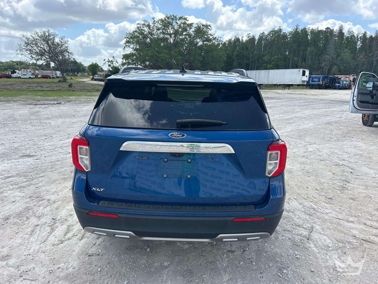 2023-ford-explorer-image-22