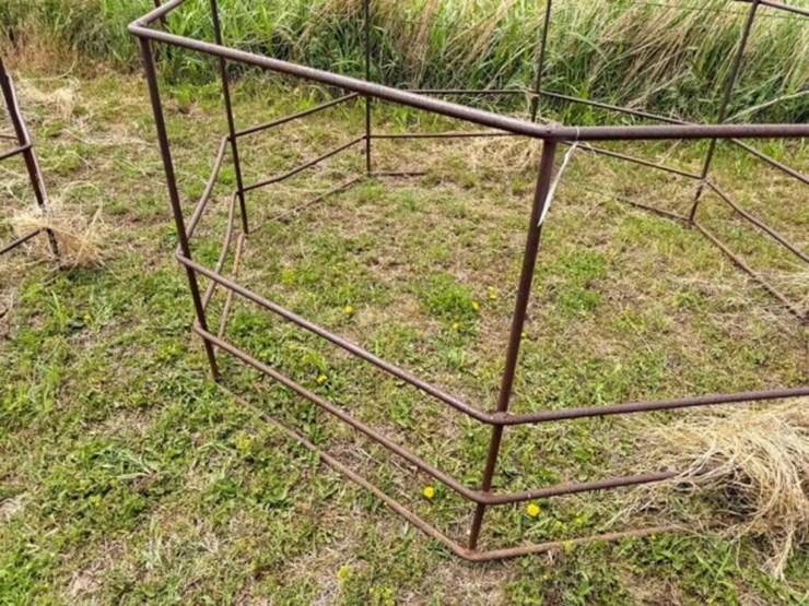 steel-round-bale-feeder-image-2
