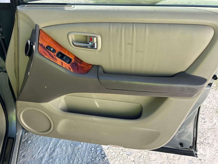 2002-lexus-rx300-image-20