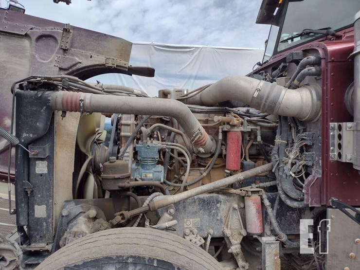 2005-peterbilt-379-image-35