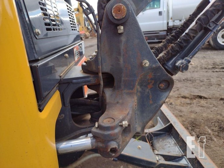 2022-deere-26g-image-25