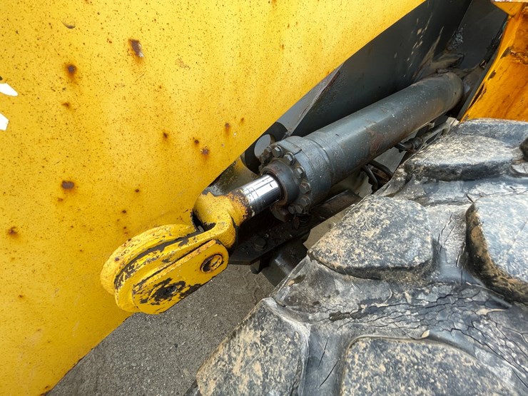 2005-komatsu-wa320-5l-image-13