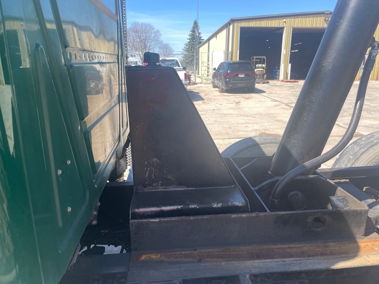 2013-mack-granite-104fr-image-142