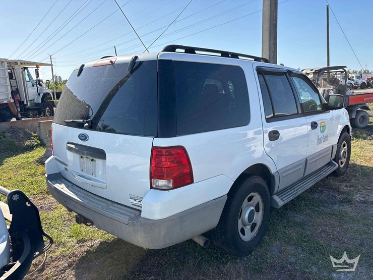 2005-ford-expedition-image-3