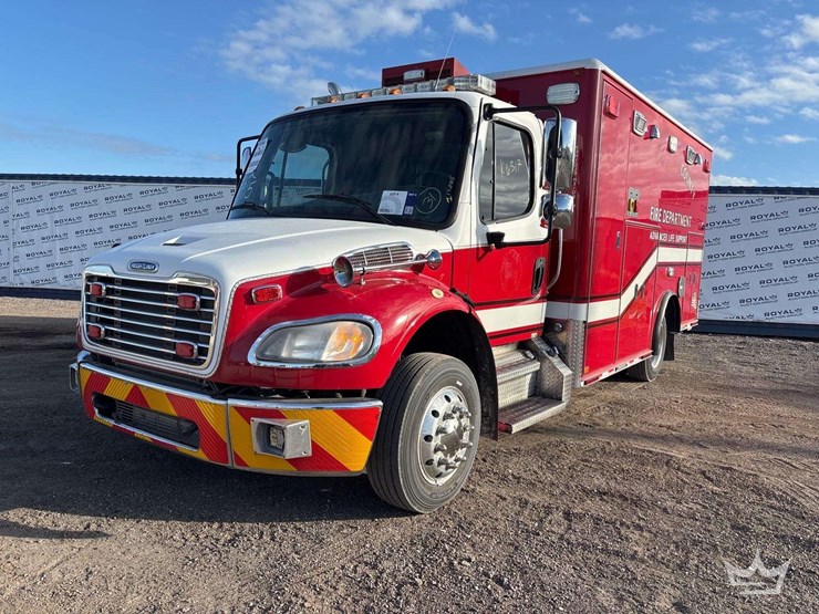 2015-freightliner-m2-106-image-1