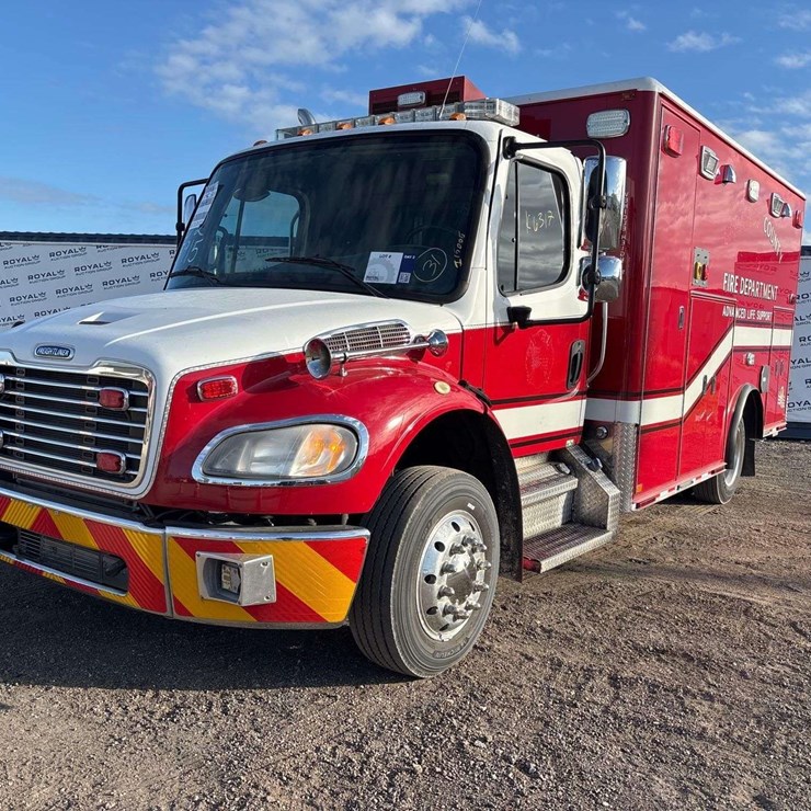 2015 FREIGHTLINER M2 106