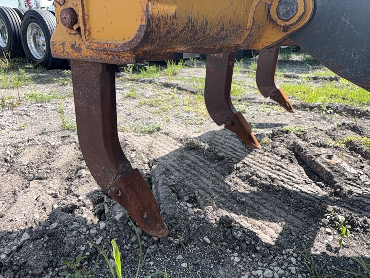 2023-deere-650k-lgp-image-7