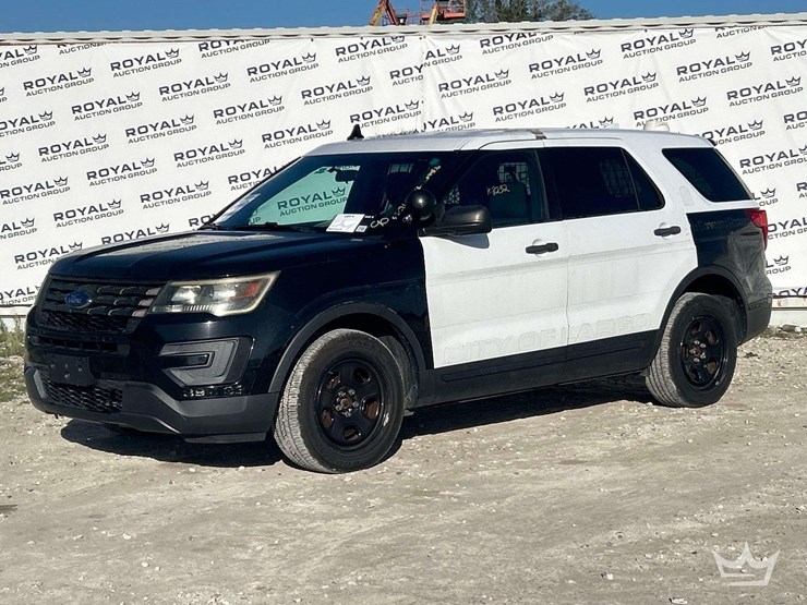 2016-ford-explorer-image-1