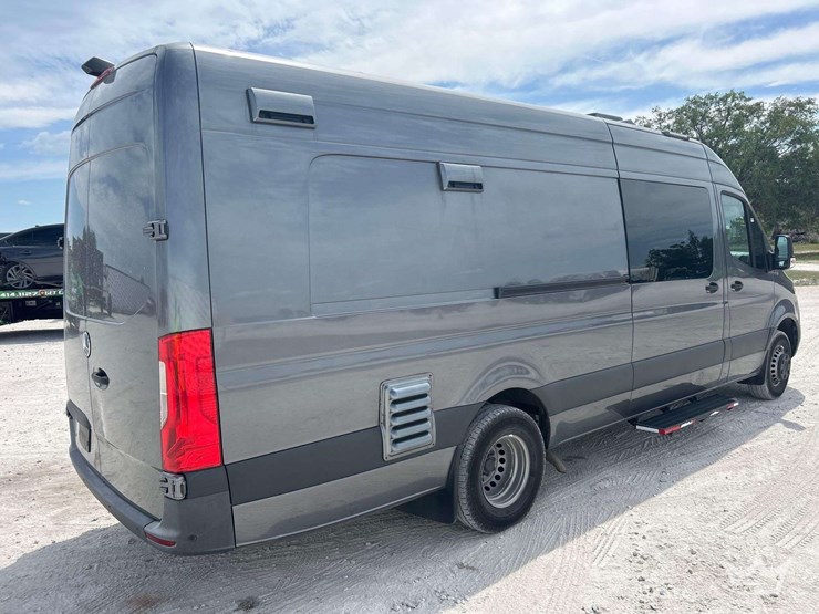2021-mercedes-benz-sprinter-4500-image-3