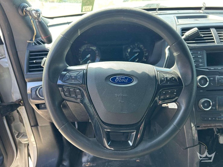 2018-ford-explorer-image-12