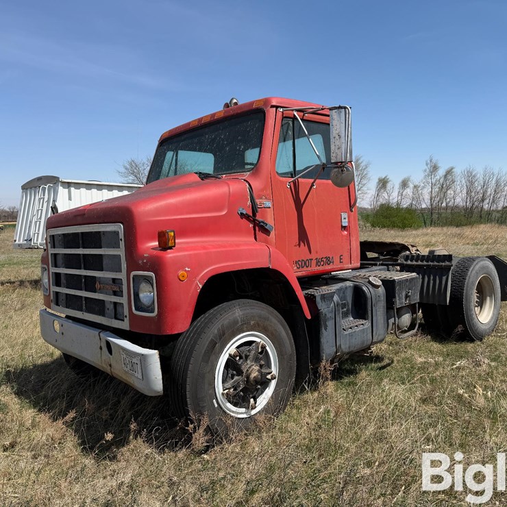 1989 INTERNATIONAL S2300