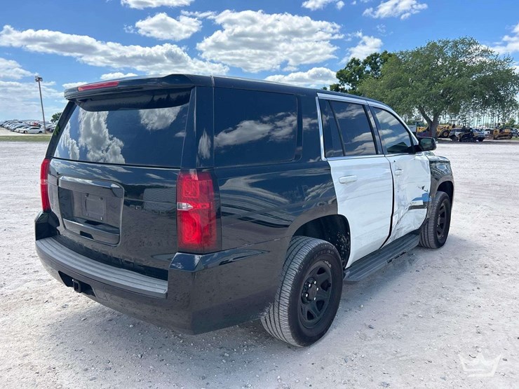 2019-chevrolet-tahoe-image-3