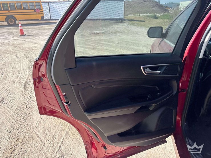 2019-ford-edge-image-17