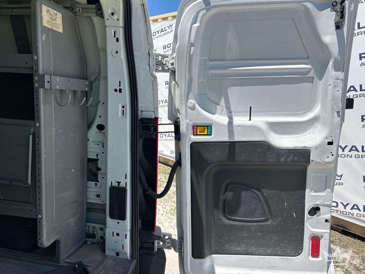 2017-ford-transit-image-17
