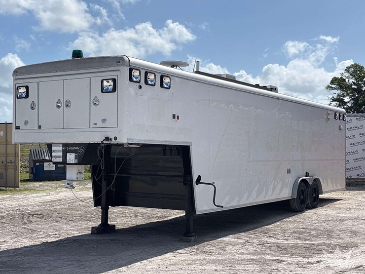 2006-cargo-wells-image-1