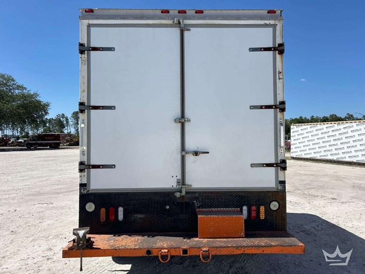 2007-mitsubishi-fuso-fe84d-image-13