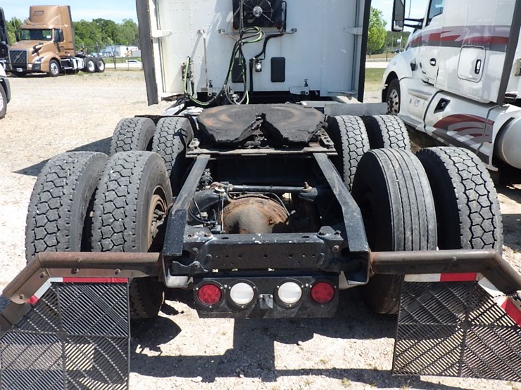 2016-kenworth-t680-image-14