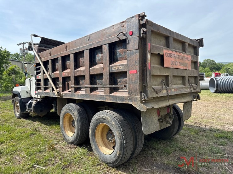 1999-mack-rd690s-image-3